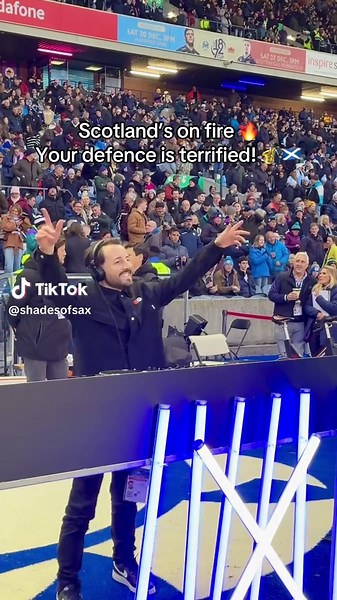 The Tartan Army are on the move! 💪🎉🏴󠁧󠁢󠁳󠁣󠁴󠁿 #scotland #noscotlandnoparty #sax #freedfromdesire #scottish