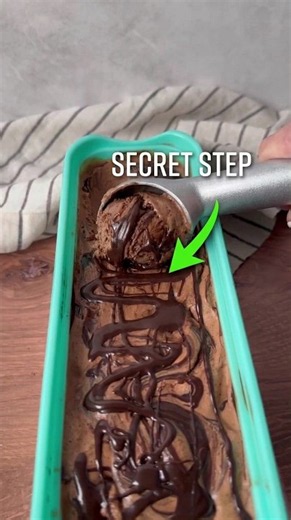 The BEST Homemade Chocolate Ice Cream (Fudge Swirl!) #recipe #icecream