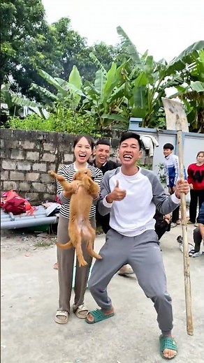 Chọn Cô Gái Xinh Đẹp Hay Chú Chó Đáng Yêu