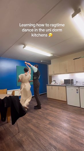 Tried learning the one step castle walk to dance to 1910s music in the kitchens out of all places (the video tutorial looked much easier 🤧) #vintage #vintagedance #vintagevibes #1910s #1910sfashion #vintagefashion #vintageglamour #ragtime #fyp