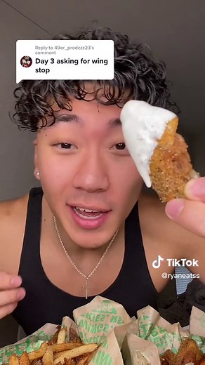 Ryan Eats 300K Mukbang Wings Challenge at Wingstop