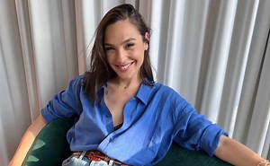 Gal Gadot bailando en la barra enamora mientras prepara "trago"