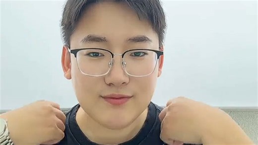 新款13英寸平板电脑，性能卓越体验升级，轻薄便携适合办公学习，流畅运行多任务处理，高清屏幕带来沉浸视觉享受，续航持久满足全天使用需求。