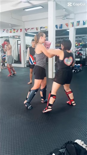 Girls who practice this are really addicted. Every time they sweat, they tell themselves: I can. The posture is more straight, the mental state is better, and the sense of security comes from self-decompression and healing. | Thaphae Muay Thai Gym