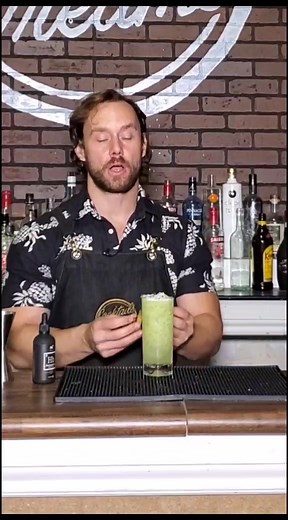 a 🥝 Cocktail Reply to @coba_jr #cocktail #bartending #tutorial #HalloweenIsHere #fyp #foryou #MeLeaving #viral
