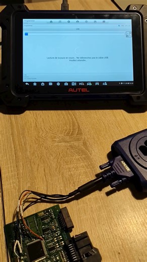 Toute clé perdu bmw 530D année 2003 E60 lecture de l éeprom du cas2 reprogrammation d'une nouvelle clé c'est carré dans l'axe | reproduction de clé auto