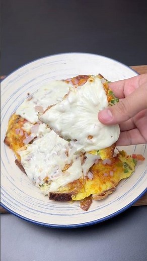 Egg or Bread Pan Pizza | Quick Breakfast Recipe