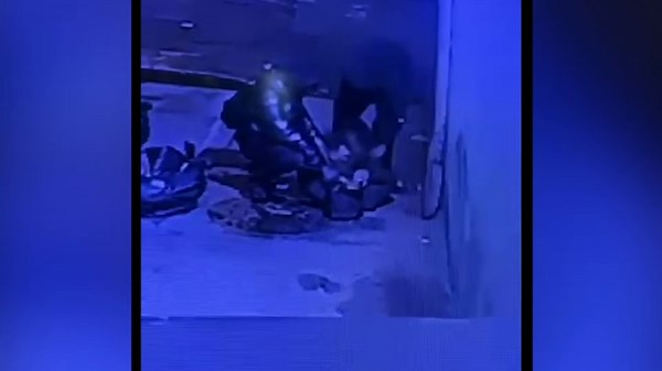 New video shows 2 men attack, rob off-duty NYPD officer in the Bronx