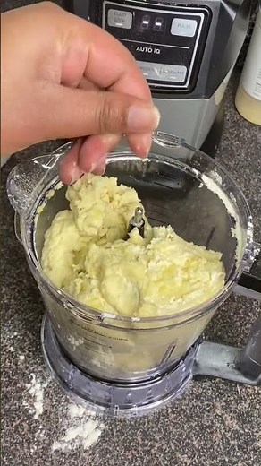 Making pizza dough in my ninja blender | chicken curry pizza pt. 1