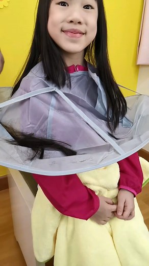 Time to cut hair #hairapron #haircut #haircuttingcape #foldablehaircutcape #barbercloak | Pakupakiss