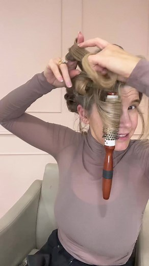 Where my hair story started… 15 years ago perfecting blowdrys. Something I love has brought me so far #blowdry #manifest #hair