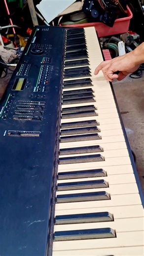 KURZWEIL KEYBOARD Amazing sound and build quality Model PC 88 220v Good 88keys Php 16,000 special discount for regular customers only | STC Japan Surplus Supplier