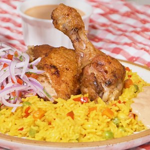 2.7M views · 12K reactions | Un rico ARROZ A LA JARDINERA con sabor peruano y acompañado de pollo frito  Receta completa: https://buenazo.pe/recetas/platos-de-fondoarroz-jardinera-receta-paso-paso-822 | Buenazo | Facebook