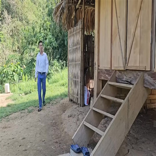 27K views · 813 reactions | The little girl woke up while her mother was sleeping and went to find the engineer. | Single mom's new life | Facebook