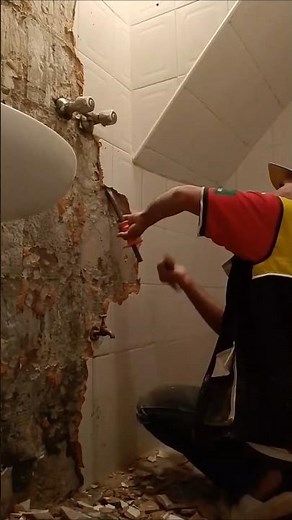 The smart and clean way to remove bathroom wall tiles