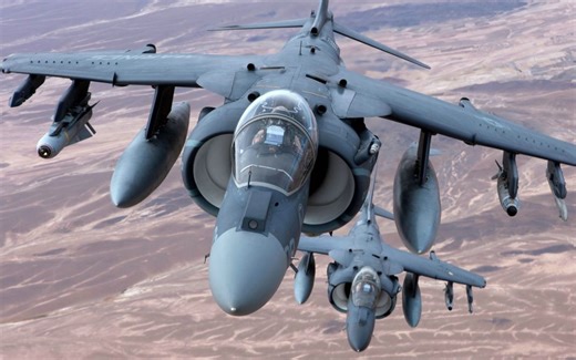 美军AV-8B战机 吸收“鹞”式战机技术 能完成垂直起降