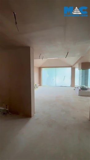 Sometimes it’s the details that show the quality 👷‍♂️ Smooth plaster, sharp edges and a clean finish you can see straight away. This is everyday plastering done by a team that knows the trade — no shortcuts, just solid work on walls and ceilings. We work across London and the UK, helping interiors move smoothly to the next stage. If you’re looking for reliable plasterers in London or trusted plastering services across the UK, feel free to get in touch. 📞 07707 570707 Mac Plastering Team