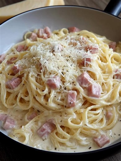 Creamy Carbonara Pasta Dish Ingredients → Main Ingredients 1 kilogram pasta 1 piece Knorr beef cube 200 grams ham, cut into small pieces 750 milliliters all-purpose cream (3 packs of 250ml each) 1 can evaporated milk (approx. 354ml) 6 tablespoons grated Parmesan cheese ..... Fυll ᖇecίpe in Coʍmеոτ 💬 | Homemade Recipes