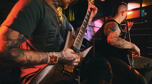 Rock band abruptly breaks up, leaves singer stranded at gas station