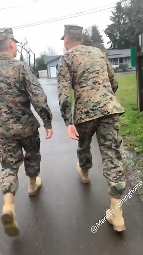 Marines surprise homecoming 💖💖🏡 | WelcomeHome Military