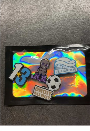 Pin’s de Marseille pour crocs #crocs #crocsgang #pins #marseille #velodrome #velodromemarseille #13 #om #jul #foot