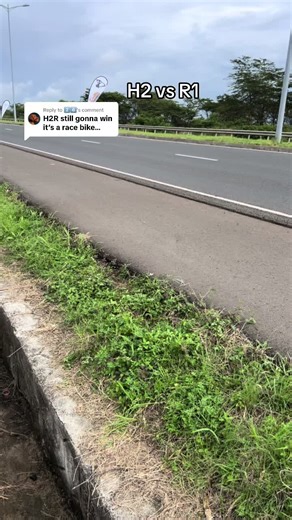Kawasaki H2R vs Yamaha R1: Ultimate Motorbike Showdown
