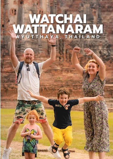 Capturing Joyful Moments at Wat Chaiwattanaram