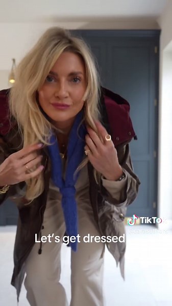 Little outfit of the day. Details Coat @Gandys Jumper @Free People Trousers @UNIQLO Europe Trainers @Salomon Scarf @Urban Outfitters Europe #over40fashion #getreadywithme #cosyoutfits #wfhoutfit