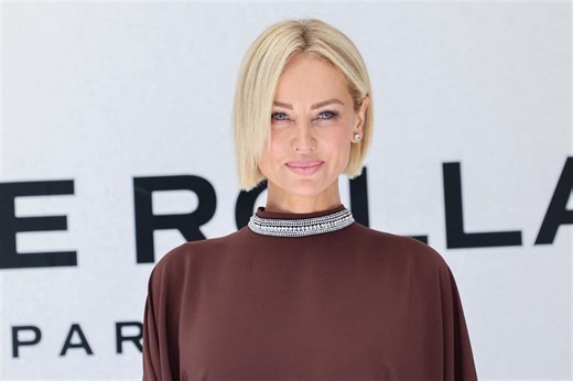 Rasée sur les côtés, Adriana Karembeu ose la coupe pixie : à 54 ans, elle n’a jamais eu les cheveux aussi courts