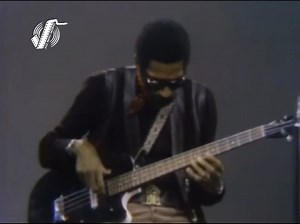 The great Ron Carter performing an electric bass solo on "Sunny" with Bobby Hebb. Live in Soul! WNDT, New York City, November 17, 1971. By @jazzphotoarchives . . . #sogrooveoficial #bassplayeruninted #bassplayerweb #bassplayer #Bassist #bassmusic #groovegirl #bajista #basstime | Só Groove