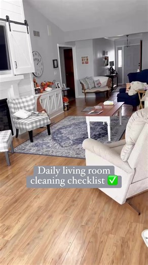 Keep the mess down in your living room with this 5-10 minute daily cleaning checklist📝. With this simple routine, you’ll save time later on when it’s time to do your weekly cleaning. #cleaninghacks #cleaningmotivation #cleanwithme #cleaning #dailyclean #cleaningpros | Homeaglow