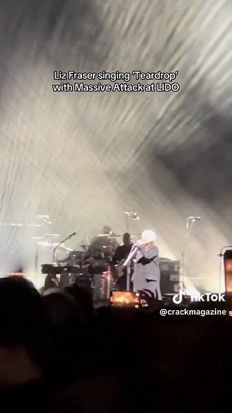 Liz Fraser Performs ‘Teardrop’ Live with Massive Attack