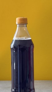 🎉Jetzt NEU: probiere die leckere, nachhaltige Alternative zu Softdrinks im Starter-Set und erlebe die Geschmacksexplosion – die Sinn macht. Schluss mit Plastikbergen, schwerer Schlepperei und bösen Kalorien! Mit der JuiceBox™ erlebst du, wie lecker Nachhaltigkeit sein kann. ✅ Nur 0,12 Cent pro Glas ✅ 50 Liter purer Geschmack aus nur einer recycelbaren Box ✅ 100% Geschmack, 0% Zucker – Keine Gedanken über deine Waage ✅ Bis zu 1 Jahr haltbar geöffnet und ungekühlt, genieße in deinem Tempo ✅ 4,8 S