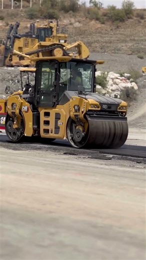 Cat compactor 🎥 @caterpillarmalaga