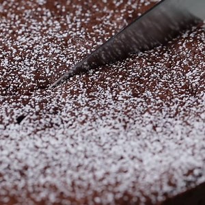 1.5M views · 10K reactions | Un gâteau au chocolat avec seulement deux ingrédients à réaliser en quelques minutes !  | Centre Européen de Formation | Facebook