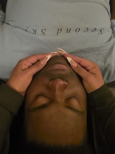 So relaxed he drifted into sleep 😌✨ This is our Face Glow session — designed for deep calm and full-body relaxation. Many clients find themselves drifting into sleep 😌✨ We also offer full-body scratch therapy and signature relaxation sessions. Book your experience at thescratchstudiolv.com @Fireberrytech