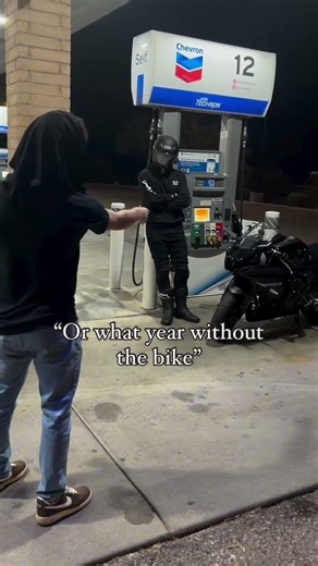 Pffff easy decision… @joaquin fragoso #sportbike #r7 #bikers #bikelife #bike #trending #trend