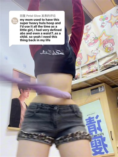 回复 @Petal Glow The hula hoop is the king of waist slimming. It doesn't hurt your waist or knees. You can keep it up while binge-watching your favorite shows. Just do it for 20 minutes every day for 2 to 4 weeks. You'll come back to thank me. #HomeExercises#HulaHoop#SweatOffCalories#SlimTheWholeBody#myhomegymsetup