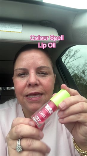 Colour Spell Lip Oil: Achieve High Gloss Shine