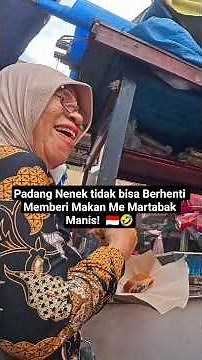 Indonesian Grandma Gave Me FREE Martabak Manis.. So I Did This 🇮🇩❤️Pasar Raya Padang #padang #travel