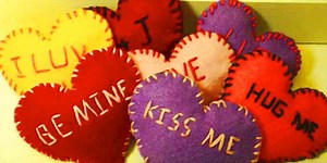 Watch How She Makes These Quick And Easy Felt Hearts With Sweet Embroidered Words!