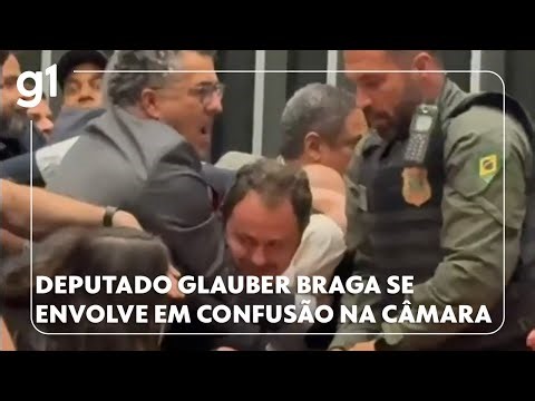 Deputado Glauber Braga (PSOL) toma cadeira da presidência da Câmara e se envolve em confusão