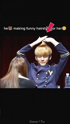 the way taehuyng 🐻 making smile 😍 when saw crying army girl 🥺💜 #bts #taehyung #army #shorts