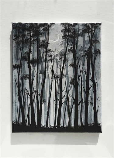 Nebelwald in Schwarz & Weiß 🌫️🌲🌙 Ein ruhiger, nebliger Wald gemalt nur mit Schwarz und Weiß. Mehrere Ebenen von Bäumen, weiche Übergänge und eine stille Atmosphäre im Mondlicht. Ein Acryl-Mal-Tutorial auf Leinwand, bei dem ich Schritt für Schritt zeige, wie man mit wenigen Farben Tiefe, Nebel und Stimmung ins Bild bringt. Gemalt zu Hause mit Acrylfarben und einfachen Hilfsmitteln. Eine einfache, kreative Idee für alle, die gerne Landschaften und stimmungsvolle Motive malen 🎨 Wie gefällt euch