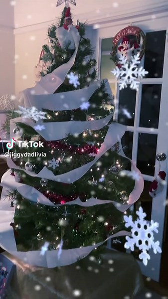 Minty the Elf really???#elfontheshelf #elf #christmas #fyp #elfideas