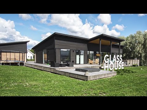 Kontio Glass House -hirsitalo Raisiossa