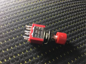 [スズキ ジムニー]クラッチスタートキャンセルスイッチを付ける