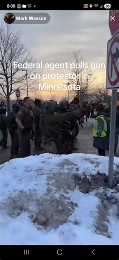 Federal Agent Draws Firearm on Protestor in Minnesota