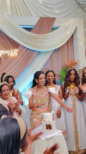 ውቢትዬ የእኔ አበባ🥺@@lilac catering&decor @ጦቢያ ስቱዲዮ💚💛❤️ @kasina sweets #melimafi_twins #sisters #viral_video #fyp #CapCut