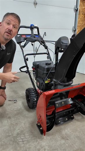 Before the first snowflake hits, you need to get rid of that old, stale gasoline! Draining the tank is the most important step for a reliable start in cold weather. In this quick YouTube Short, I'll show you the easiest and safest way to drain the old fuel out of your snow blower (this works for most small engines like lawnmowers, too!). 🛠️ What you'll need: - A siphon or turkey baster - An approved fuel container - A wrench (sometimes) Pro-Tip: Always refill with fresh, non-ethanol gasoline an